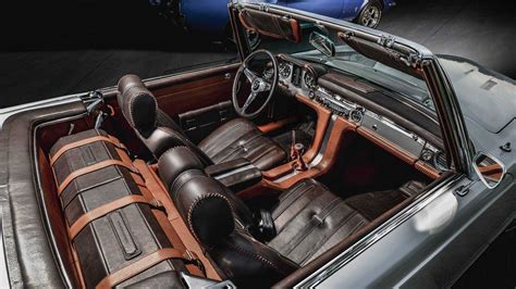 Mercedes 230 SL Pagoda reworked interior is exquisite