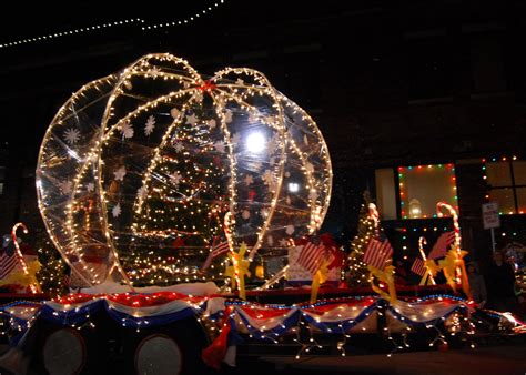 Momfessionals: Christmas Parade