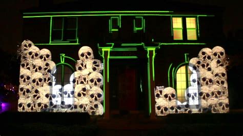 Majic Productions' Halloween Projection Mapping 2016 - YouTube