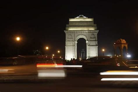 Delhi Metro Central Secretariat station choked as New Year revelers head to India Gate - India ...