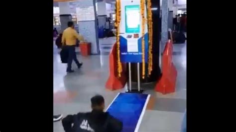 Indian Railways offers free platform ticket at Delhi's Anand Vihar railway station | Zee Business