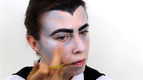 Halloween Vampire Dracula Face Paint Tutorial Snazaroo - YouTube