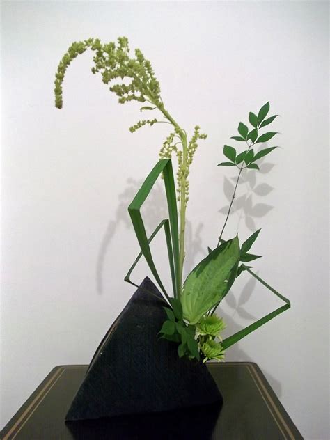 365 Days of Ikebana-Day 9 - KEITH STANLEY SCULPTURAL BOTANICAL DESIGN