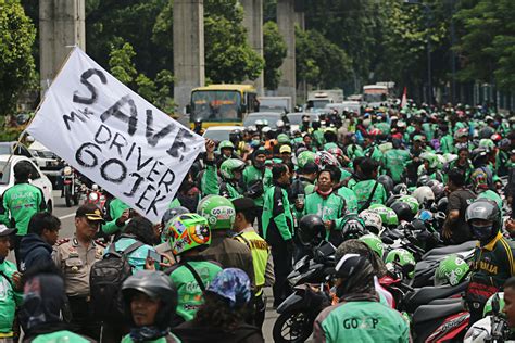 Online ojek drivers to protest, ask for regulation - City - The Jakarta Post