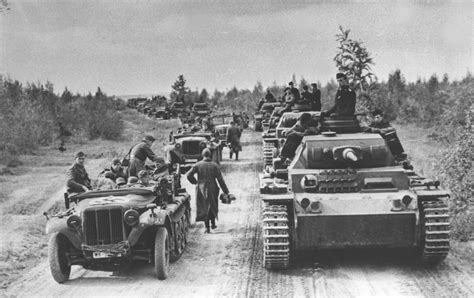 German armored column advances towards Moscow during Operation Typhoon, October 1941 : r/WorldWar2