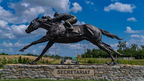 The Secretariat Story: The Unstoppable Horse Who Set Unbeaten Records In All Three Triple Crown ...