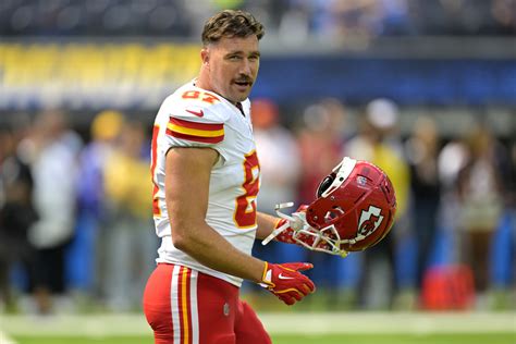 Travis Kelce Had Special Gift For Chiefs Teammate On Sunday - Athlon Sports