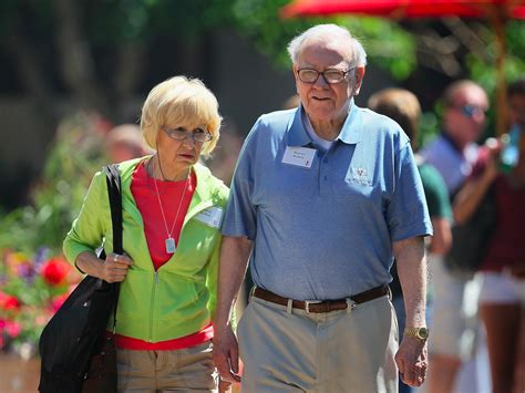 Warren Buffett's marriage to Susan Buffett is unconventional - Business ...