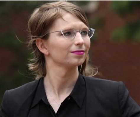 Chelsea Manning Biography - Facts, Childhood, Family Life & Achievements