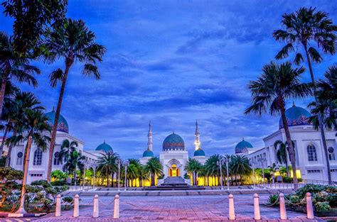 Al-Bukhari Mosque On Blue Hour by Mohammad Khairizal Afendy Mohammad Azizi on 500px | Mosque ...