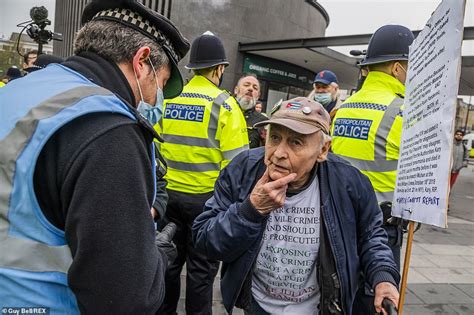 Coronavirus UK: Riot police clash with violent anti-lockdown protesters ...