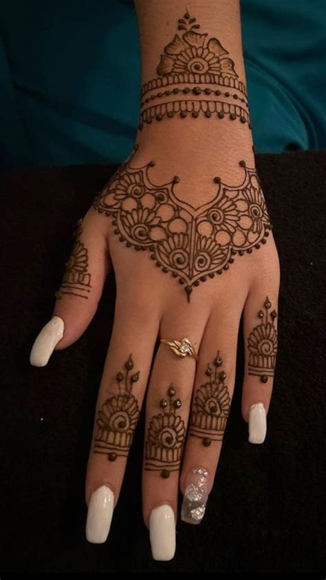 Unleash Your Bridal Glow with these Simple Mehndi Designs for Weddings ...