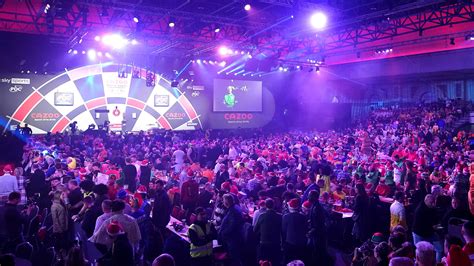 16-Jähriger weiter stark: Littler bei Darts-WM im Halbfinale - ZDFheute