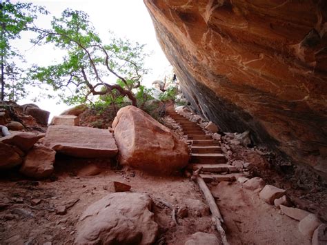 Hiking in Natural Bridges National Monument, Utah – 33andfree