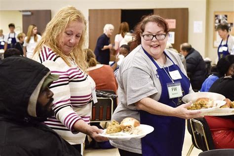 Hiway 80 Rescue Mission feeds hundreds during annual Thanksgiving dinner | Local News ...