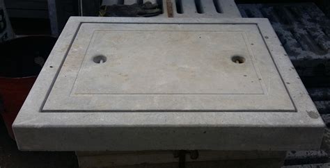 PRECAST COMPRESSED SLAB / CONCRETE GRATING: MANHOLE COVER