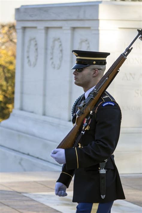 Unknown Soldier Guard by Tomb Editorial Image - Image of protect, resting: 82900970