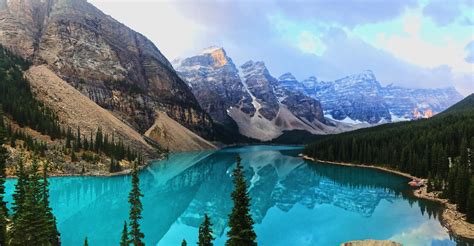 Moraine Lake at Sunrise. Banff, Canada [OC] [5723x2957] : r/EarthPorn