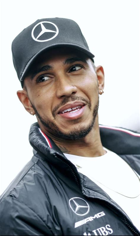 √ Lewis Hamilton Autograph