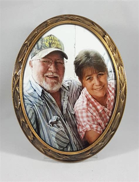 Oval Memorial Pictures for Headstones with Bronze Frames