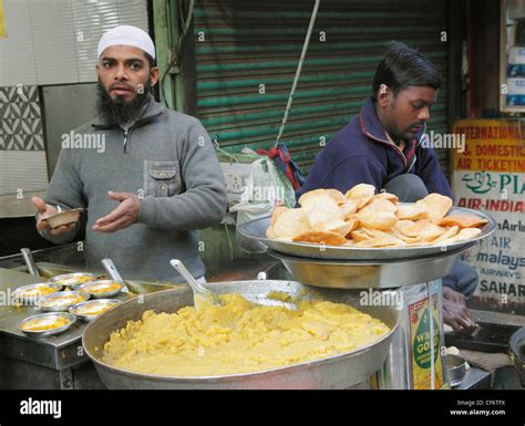 India, Delhi, Old Delhi, street food, people cooking Stock Photo - Alamy