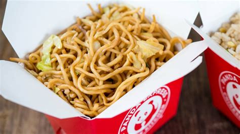 The Simple Ingredients TikTok Uses For Copycat Panda Express Chow Mein