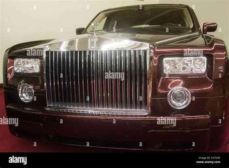 Rolls royce front grill hi-res stock photography and images - Alamy