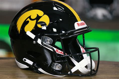 Iowa Hawkeyes Riddell SpeedFlex Authentic Helmet – Green Gridiron, Inc.