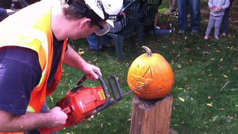 Chainsaw Pumpkin Carving - YouTube