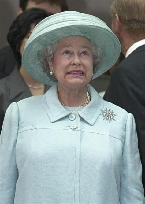 PHOTOS: 30 Funny Pictures Of The Queen | Queen elizabeth, Queen elizabeth ii, Her majesty the queen