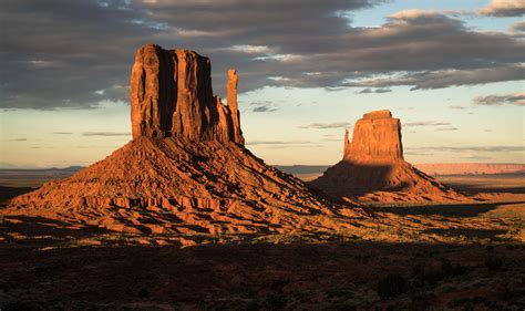 Monument Valley Sunset, UT [OC] [7921 x 4706] : r/EarthPorn