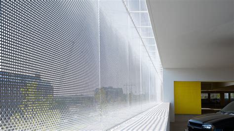 The Possibilities of Wire Mesh in Architectural Facades | ArchDaily