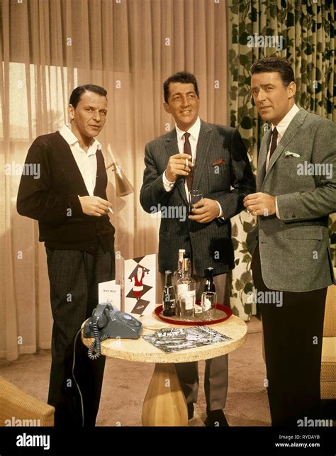 FRANK SINATRA, DEAN MARTIN, PETER LAWFORD, OCEAN'S 11, 1960 Stock Photo - Alamy