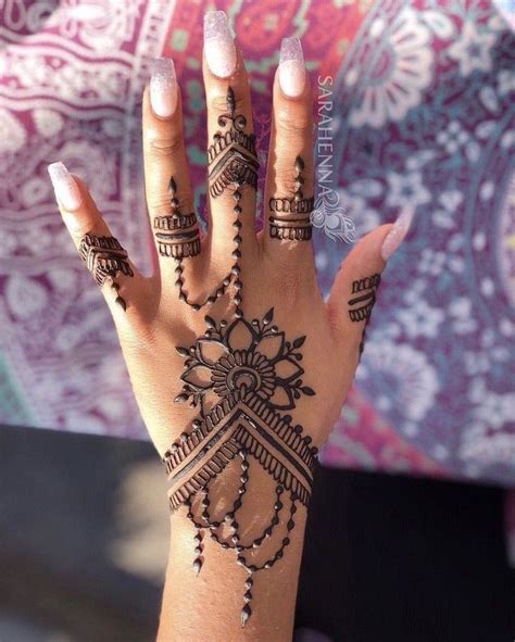 Tatuajes de henna in 2022 | Henna tattoo designs simple, Henna tattoo ...