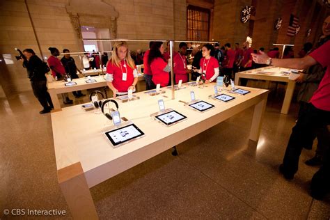 Apple opens store in NYC's Grand Central (photos) - CNET