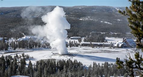 The "Old Faithful" is a famous geyser in which U.S. national park?