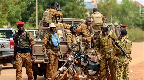 Burkina Faso: Militants kill 15 soldiers on supply mission – DW – 10/31 ...