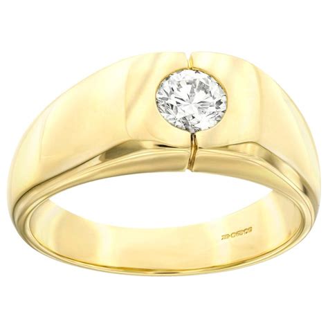 Bespoke 0.50 Carat Round White Diamond 18 Karat Yellow Gold Men's Signet Ring For Sale at 1stdibs