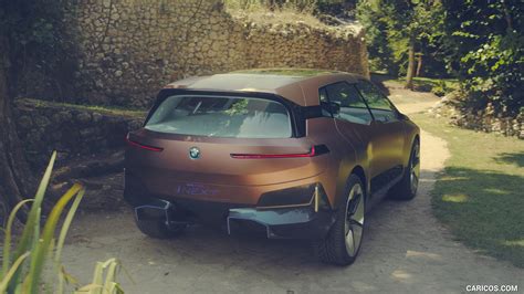 BMW Vision iNEXT | 2018MY | Rear Three-Quarter