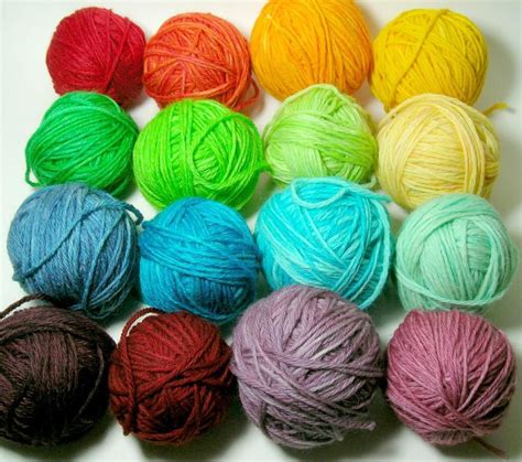 How to Dye Wool Yarn with kool aid | Yarn dying DIY | Pinterest | Lana