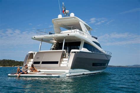 Yacht PRESTIGE 750, F-Line luxury yachts Yacht