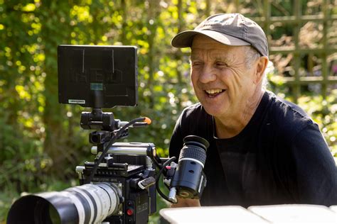 Planet Earth cameraman films wildlife documentary shot entirely in a pub garden - Anglotopia.net