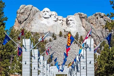 How to Visit Mount Rushmore (+ Things to Do Nearby & Itinerary)