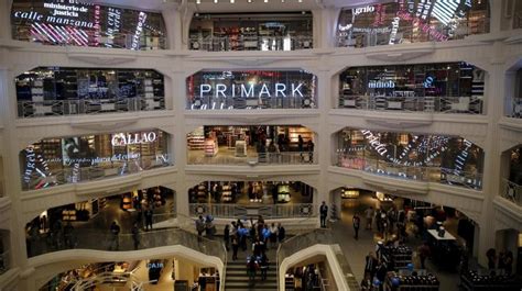 Primark ya tiene local para abrir una macrotienda en Las Ramblas de Barcelona