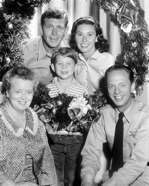 CAST OF "THE ANDY GRIFFITH SHOW" (CHRISTMAS) - 8X10 PUBLICITY PHOTO (EP-769)