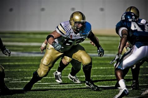 gold football helmet free image | Peakpx