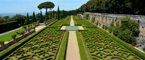 Castel Gandolfo Tour with Garden Access - Dark Rome