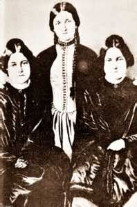 The Fabulous Fox Sisters and the Birth of the Victorian Séance | Dusty Old Thing