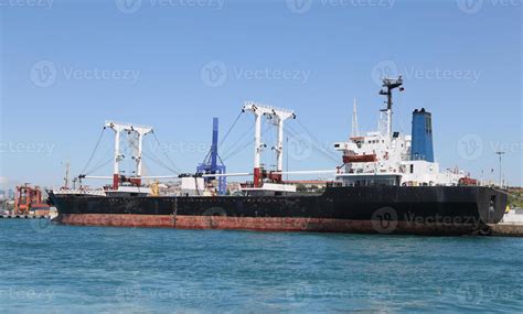 Cargo ship loading 10294272 Stock Photo at Vecteezy