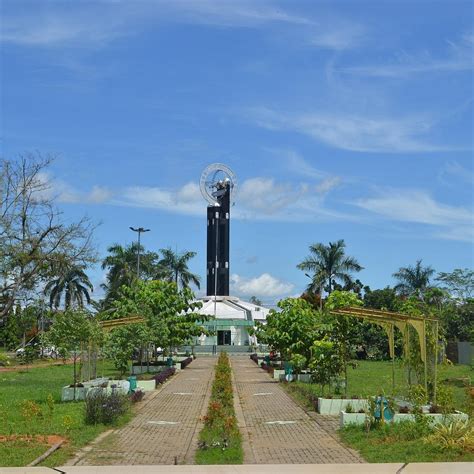 EQUATOR MONUMENT (Pontianak) - 2022 What to Know BEFORE You Go